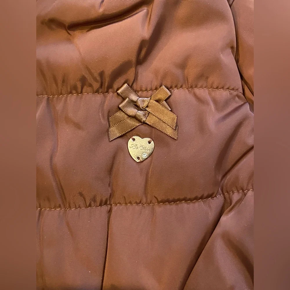 Le Chic‎ Boutique Girls Brown Puffer Jacket with Hood, Belt, Fitted Waist 5/6